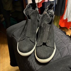 Stylish Black Women's wedge sneakers